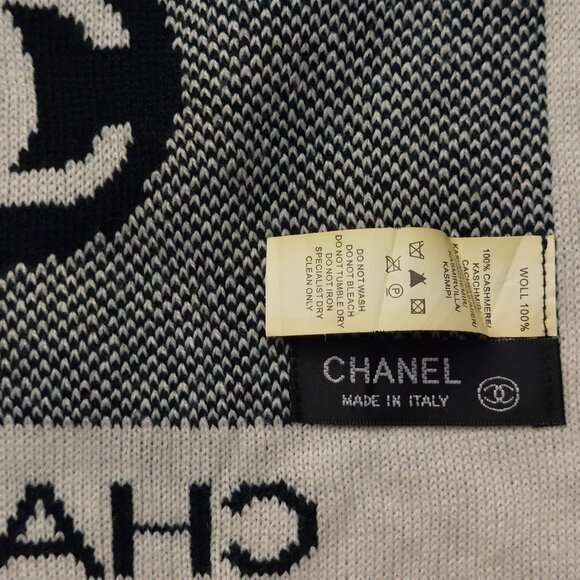 Vintage CHANEL Gray, Black, Ivory 100% Cashmere Wool Reversible Knit Scarf - Picture 15 of 16